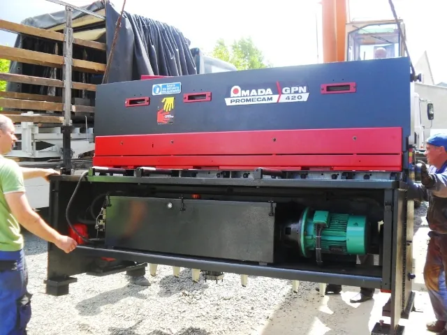 Hydraulické tabulové nůžky AMADA GPN 420