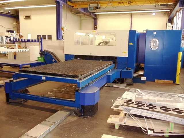 Laserové řezací centrum TRUMPF TruMatic L 3030