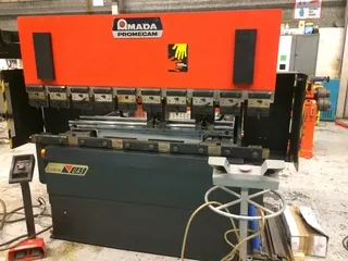 Ohraňovací lis AMADA APX 50-20