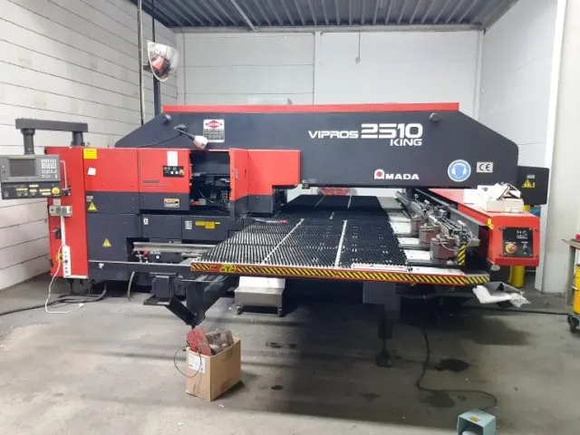 Vysekávací stroj AMADA Vipros 2510 King