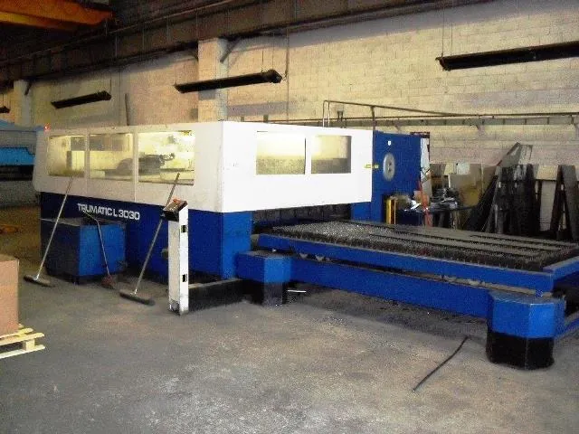 Laserový řezací stroj TRUMPF TruMatic L 3030