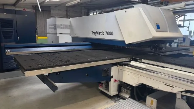 Kombinovaný vysekávací a laserový stroj TRUMPF TruMatic 7000