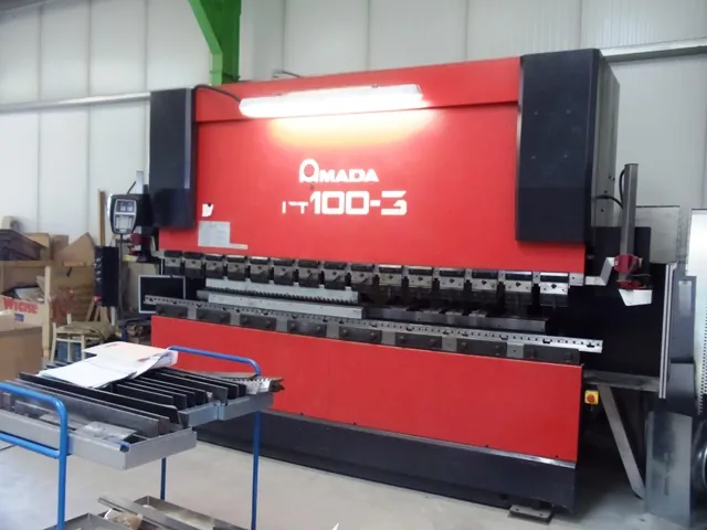 Ohraňovací lis AMADA HFT 100-3