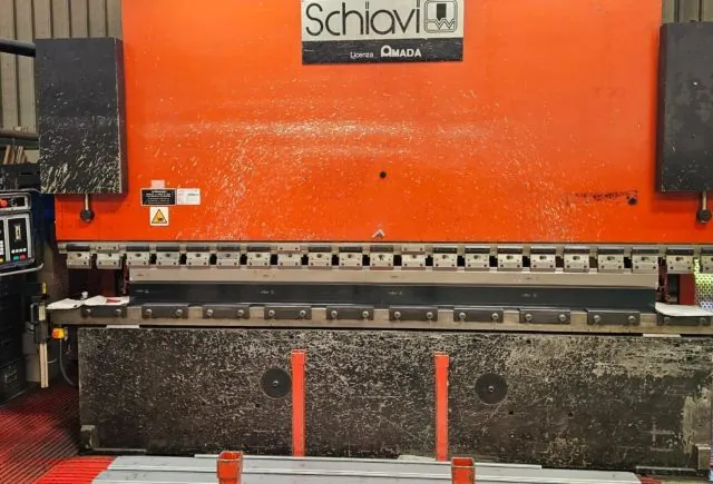Ohraňovací lis AMADA HFB 220-40